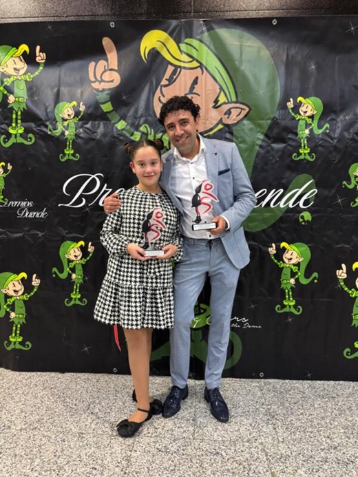 Paula Fortea se alza como mejor bailarina. A su lado, Raúl, integrante de Danzarte Paula Fortea se alza como mejor bailarina. A su lado, Raúl, integrante de Danzarte